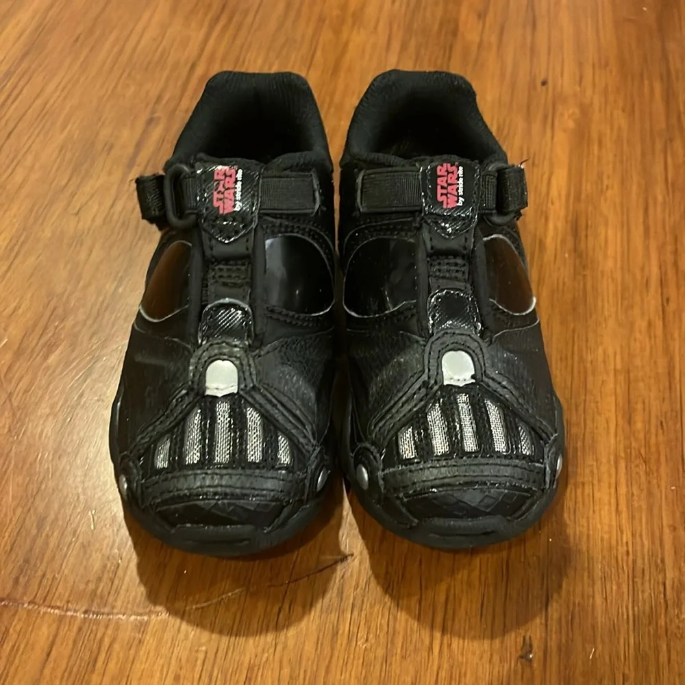 Stride Rite Star Wars Darth Vader Lighted Shoes Sneakers Boys Toddlers 8.5 Wide